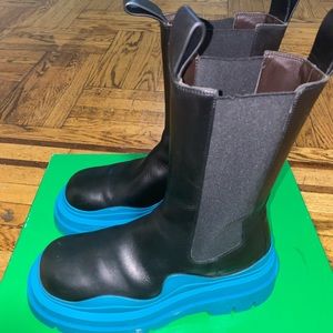 *BRAND NEW/ NEVER WARN* Bottega Veneta Tire Chelsea Boot (Teal) $700